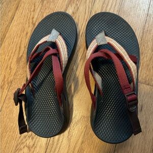 Chaco hipthong flip flops. Women's size 6.